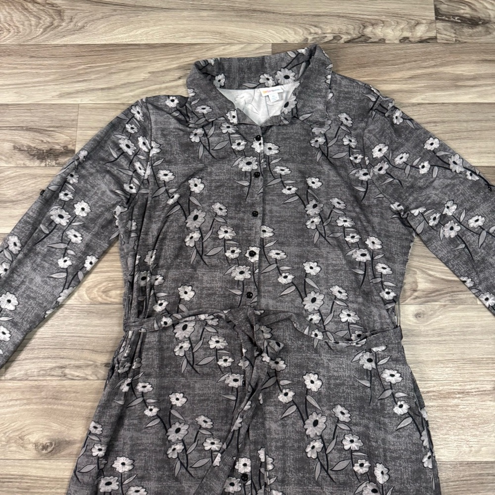 LuLaRoe Ellie Button Shirt Dress in Gray Floral Print Size Extra Large - Picture 2 of 6